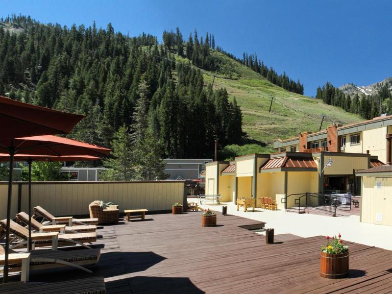 אולימפיק ואלי Red Wolf Lodge At Olympic Valley מראה חיצוני תמונה